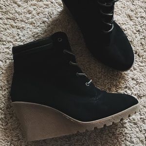 BLACK LACED BOOTS